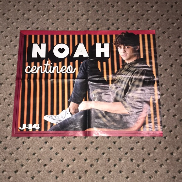 Noah Centineo / Annie Leblanc Poster J14 - Picture 1 of 2